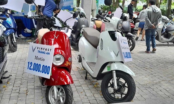 Hai mẫu xe máy điện VinFast dưới 15 triệu đồng không cần bằng lái gây sốt ngày hội đổi xe