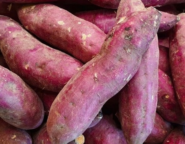Sweet potatoes are one of the foods that can supplement potassium to help prevent high blood pressure. Photo: Kieu Vu