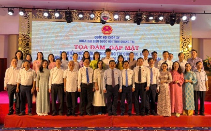 Quang Tri to chuc gap mat cac dai bieu Quoc hoi qua cac thoi ky. Anh: Han Nguyen