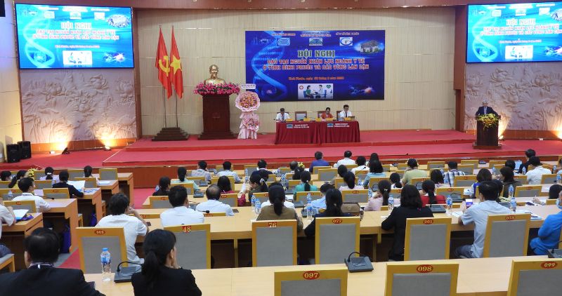 Toan canh Hoi nghi dao tao nguon nhan luc nganh y te tai tinh Binh Phuoc voi su tham du cua gan 200 dai bieu den tu cac dia phuong lan can. Anh: Truong Dai hoc Cuu Long 