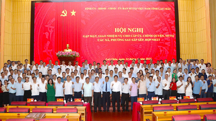 Lai Chau met and assigned tasks to Party committees and authorities of communes and wards after the arrangement and merger. Photo: Lai Chau Provincial Electronic Information Portal