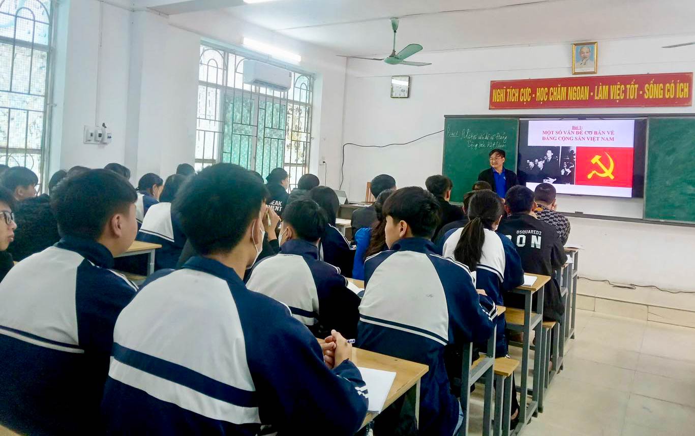 Mot buoi hoc cua hoc sinh Truong THPT Phan Boi Chau (Nghe An). Anh: Ngoc Anh
