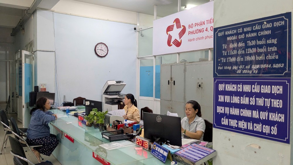 After 1 week of trial operation of the 2-level government model in Ho Chi Minh City