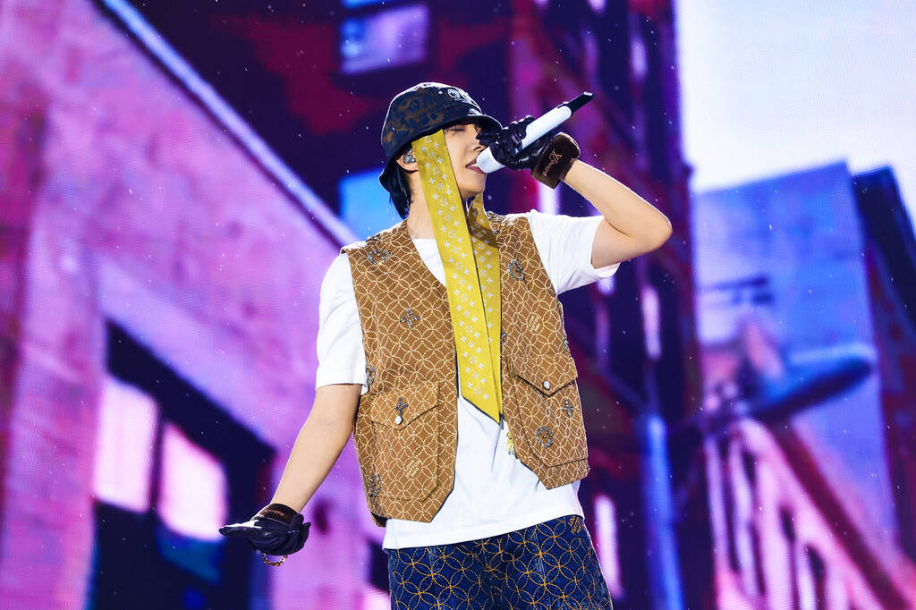 J-Hope da hoan thanh chuyen luu dien solo “Hope on the Stage“. Anh: Big Hit Music
