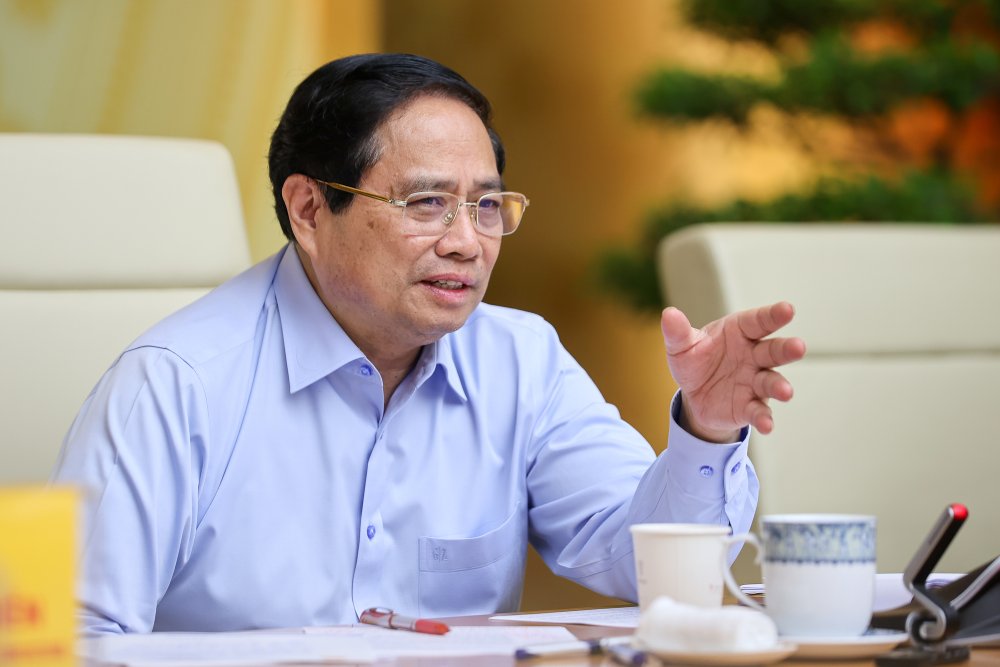 El primer ministro Pham Minh Chinh enfatizo el objetivo de no poder dejar que las personas no tengan alojamiento ni casas temporales, casas en ruinas. Foto: NHAT BAC