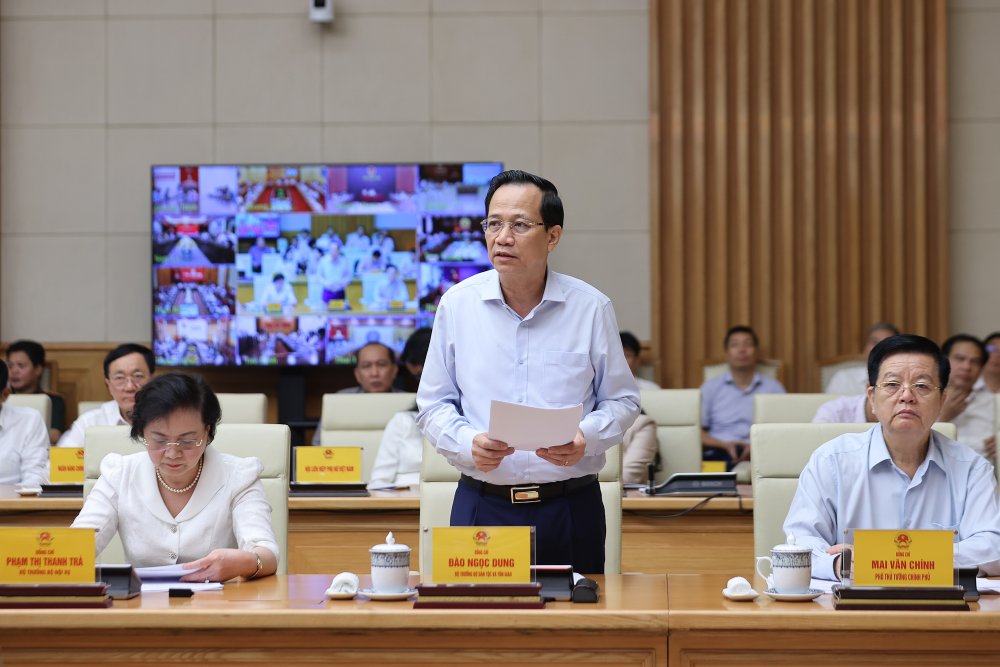 Bo truong Bo Dan toc va Ton giao Dao Ngoc Dung bao cao tai phien hop. Anh: Nhat Bac