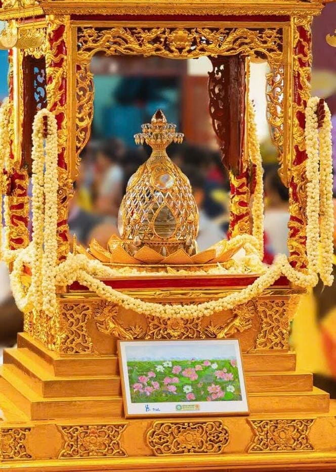 Phien ban buc tranh “Lien Hoa Tinh Canh” ben Xa loi Duc Phat. Anh: Ban to chuc cung cap