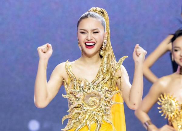 Nguoi mau Le Thu Trang. Anh: NSX The New Mentor