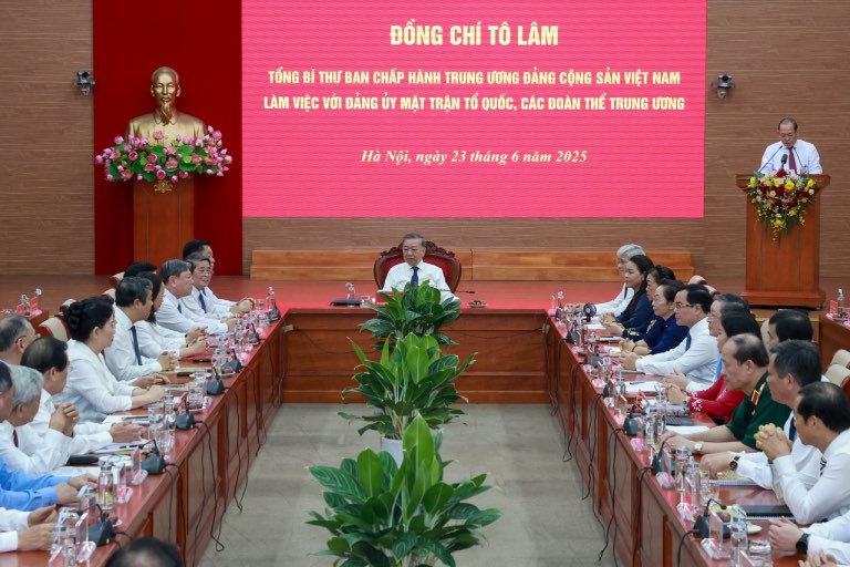 Toan canh buoi lam viec. Anh: Hai Nguyen