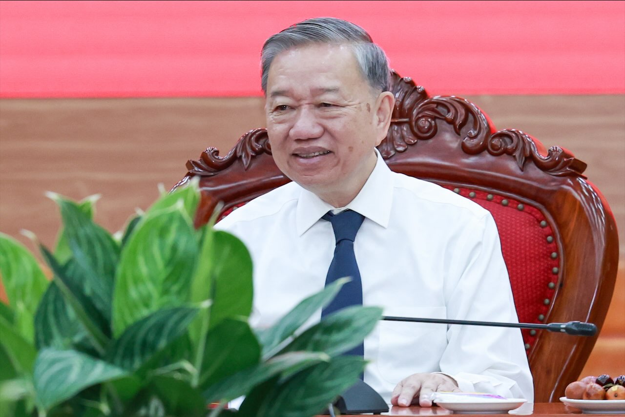 El Secretario General de Lam trabajo con el Comite del Partido de las organizaciones de masas del Frente de Patrices y Central. Foto: Hai Nguyen