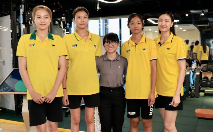 Cau thu VTV Binh Dien Long An trai nghiem vat li tri lieu tai TPHCM. Anh: VTV BDLA