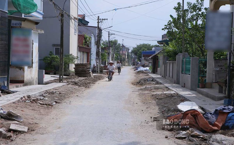 The commune's main road in Vu Ban district (Nam Dinh province) was cleared by the people for expansion. Photo: Luong Ha