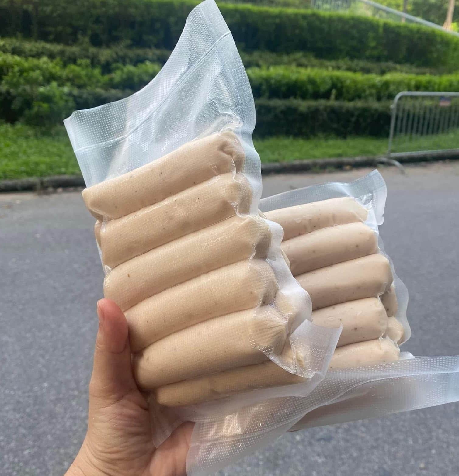 Processed foods such as sausage should be limited for kidney patients. Photo: Quang Minh.