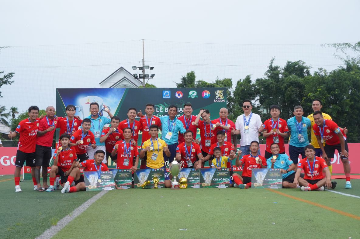 Xay Dung Phan Kha tro thanh nha vo dich Giai bong da 7 nguoi vo dich Quoc gia Bia Saigon Dragon Cup 2025 (VPL-S6) - Khu vuc mien Tay. Anh: Ta Quang