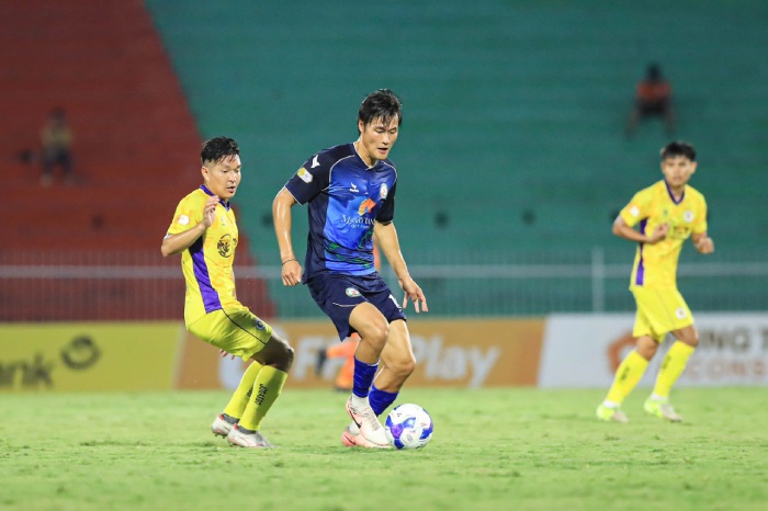 Binh Dinh was officially relegated after a defeat in the final round of V.League. Photo: Minh Dan