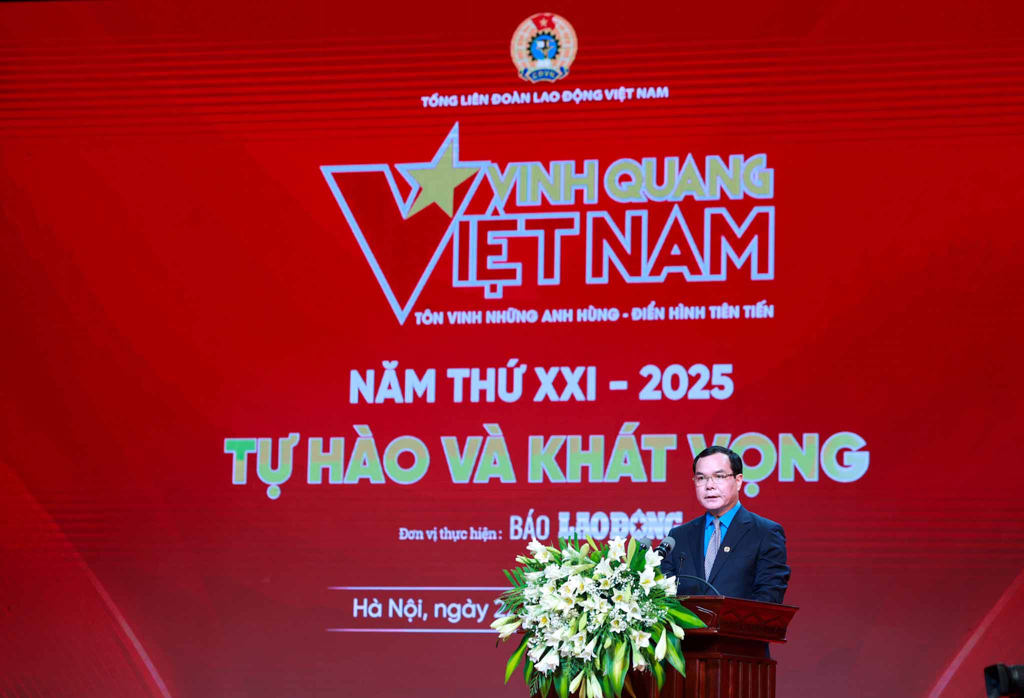 Presidente de la Confederacion General de Trabajo de Vietnam Nguyen Dinh Khang dio el discurso de apertura del Programa Vietnam Quang Quang, en la noche del 22 de junio. Foto: Nguyen Hai