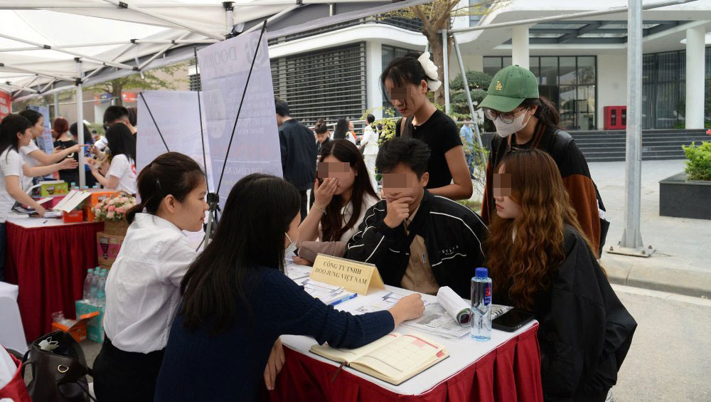 Muchos trabajadores se aplican para siempre pero aun desempleados, no encuentren el trabajo deseado debido a razones subjetivas y objetivas. Foto: Quynh Chi