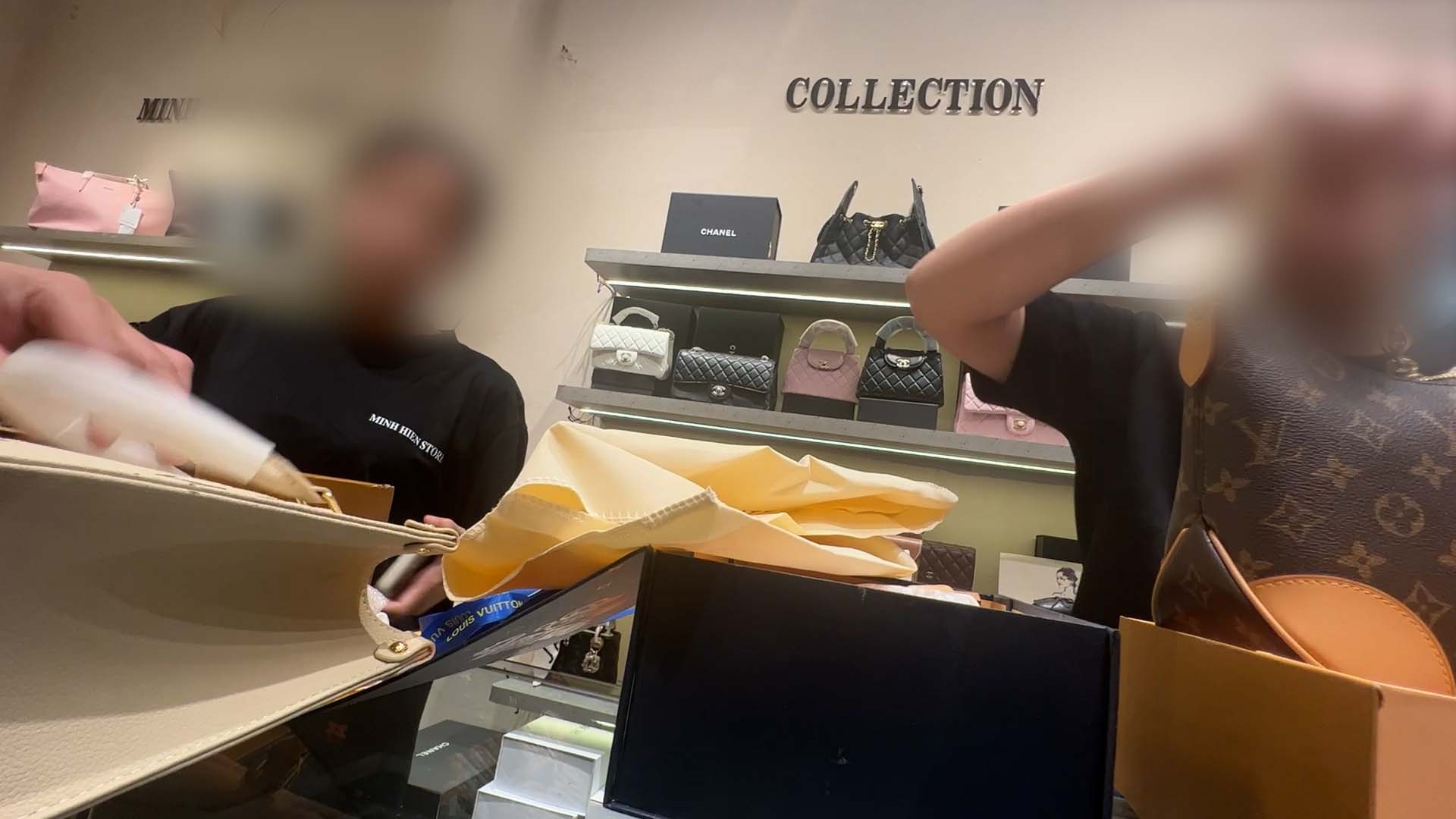 Kho hang hieu fake duoc PV ghi nhan tai Hoan Kiem, Ha Noi. Anh: Nhom PV