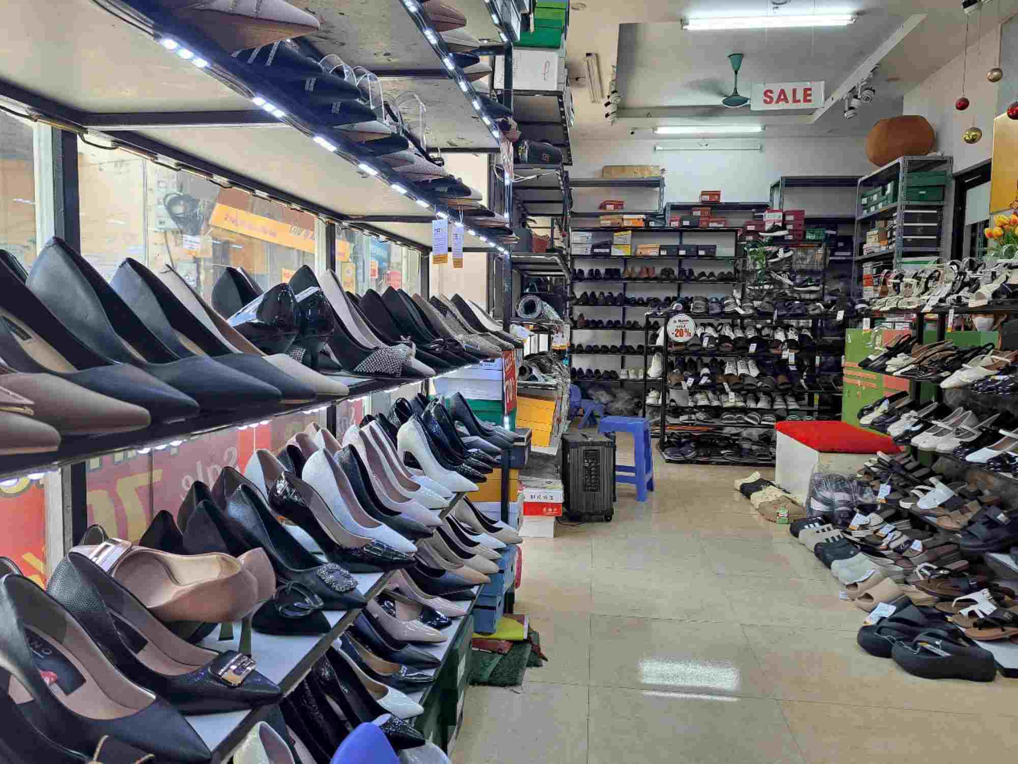 Los hogares comerciales se adaptan activamente a las facturas electronicas. Foto: Luc Giang