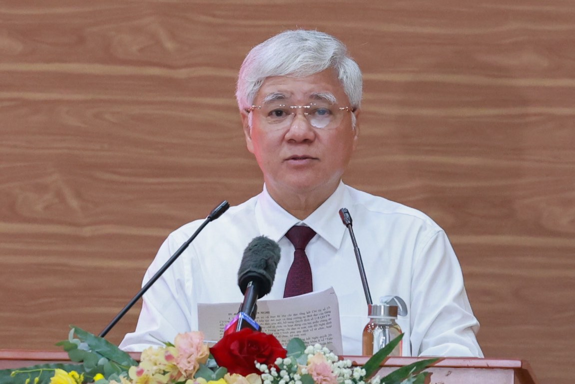 Sr. Do Van Chien - Miembro del Politburo, Secretario del Comite Central del Partido, Secretario del Comite del Frente de la Paterna, organizaciones de masas centrales, Presidente del Comite Central de Vietnam Patherland Front presento el informe. Foto: Hai Nguyen