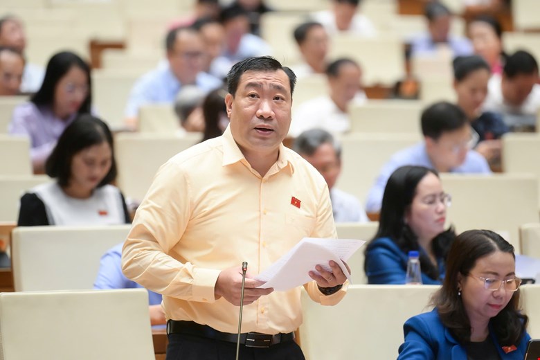 National Assembly delegate Thach Phuoc Binh proposed sanctions if the agency is slow to remove legal obstacles. Photo: Quochoi.vn