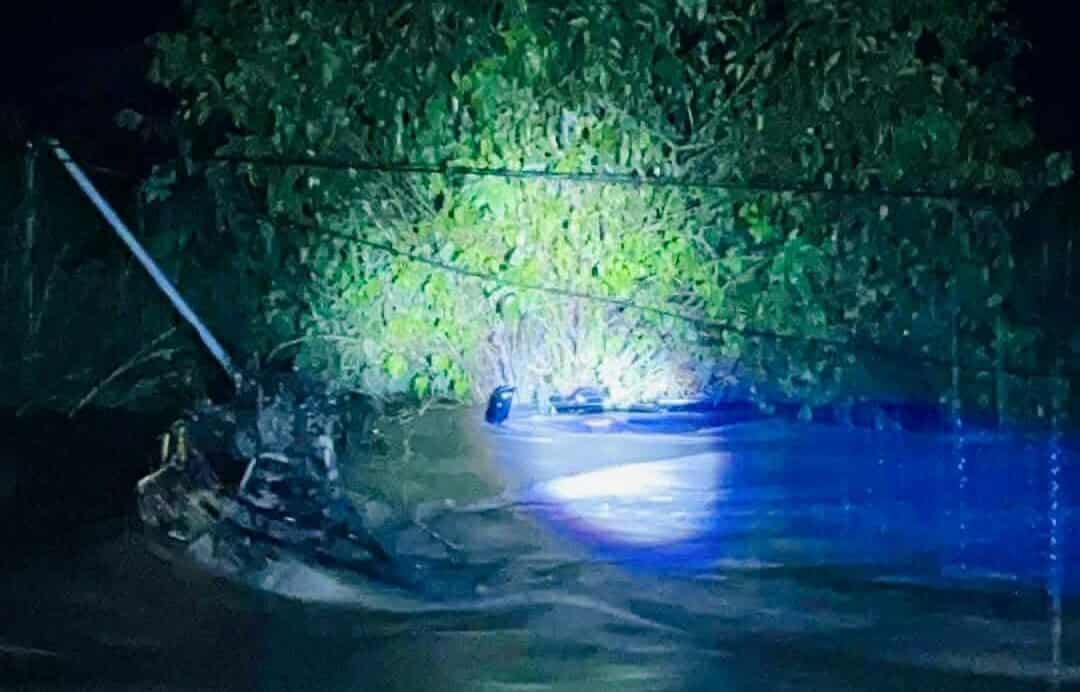 A car carrying 5 people was swept away by floodwaters in Tuyen Quang. Photo: Minh Duc