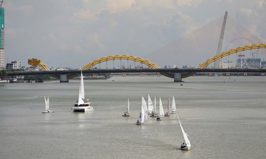 Đà Nẵng lần đầu tiên trình diễn thuyền buồm trên sông Hàn. Ảnh: Sở Du lịch Đà Nẵng