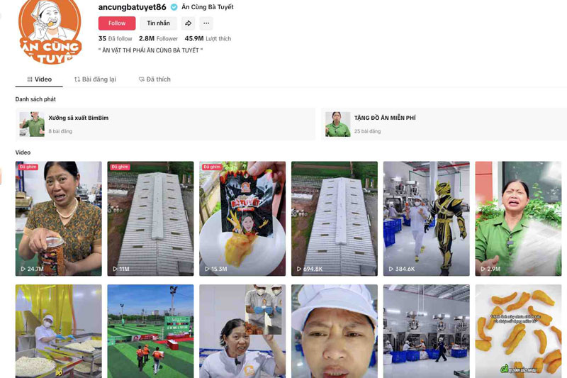 Ms. Do Thi Tuyet - the representative of the brand "An Dang Ba Tuyet" - appeared during a livestream to sell products on TikTok before the company dissolved. Photo: Luc Giang