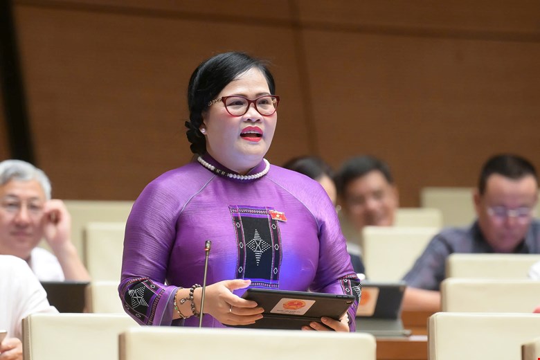 Đại biểu Nguyễn Thị Sửu phát biểu. Ảnh: Quochoi.vn
