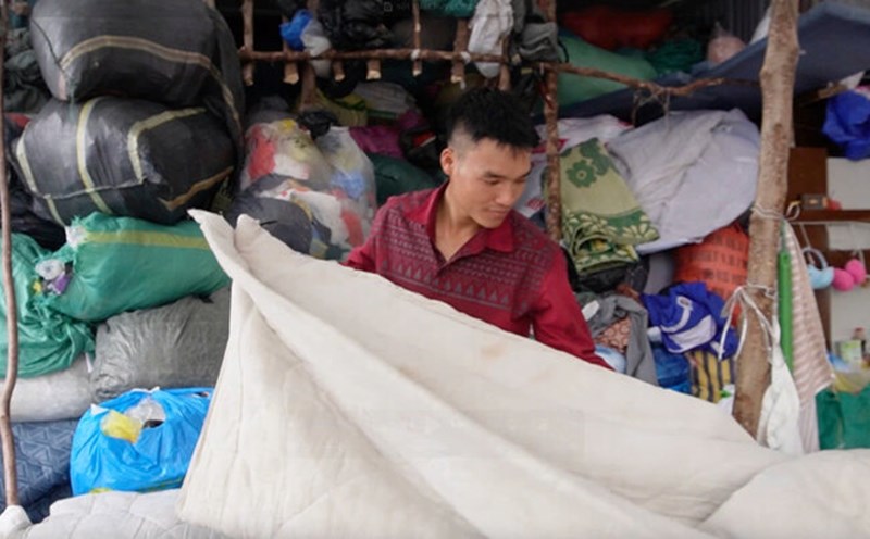 cramped and damp living conditions make workers worry about dengue fever