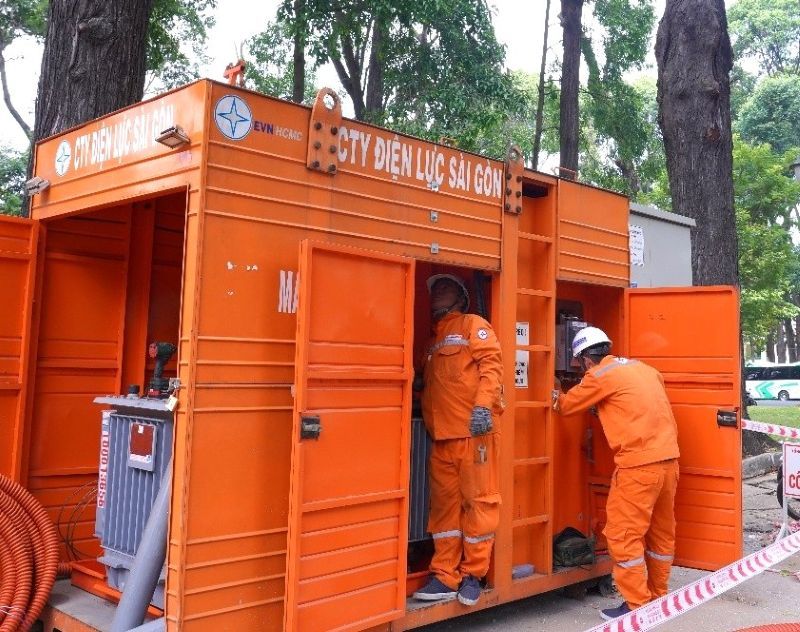 Nganh dien da kiem tra, bao tri toan bo he thong luoi dien trung – ha the, tram bien ap tai cac dia diem to chuc ky thi. Anh EVNHCMC cung cap