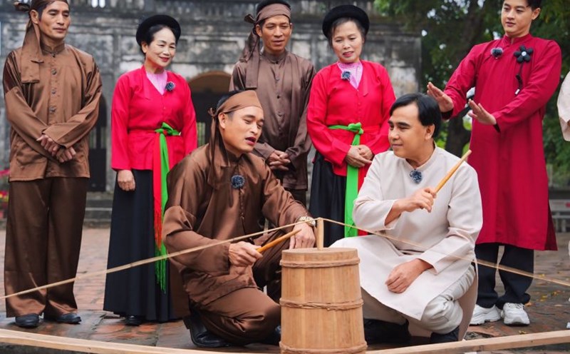 Artists experience regional culture in "Return to the countryside to get rich". Photo: Provided by Halotimes Representative