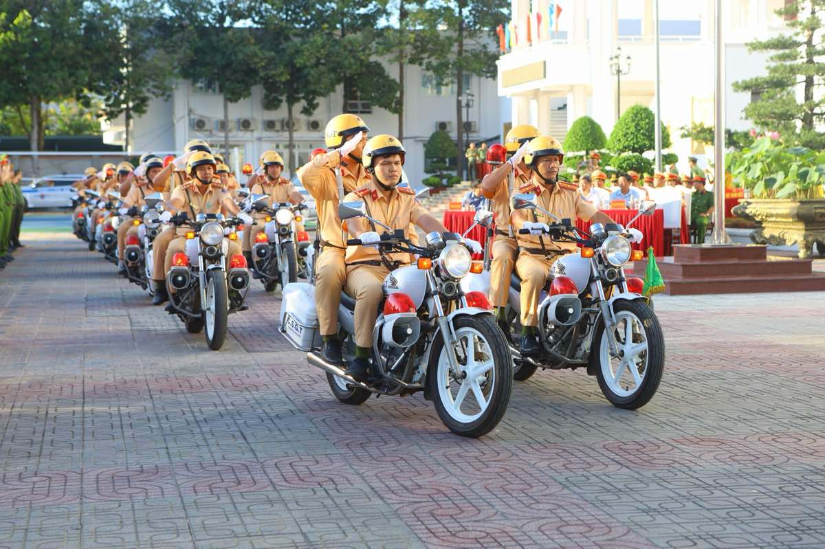 Cong an tinh Binh Thuan trong mot dot ra quan cao diem. Anh: Duy Tuan