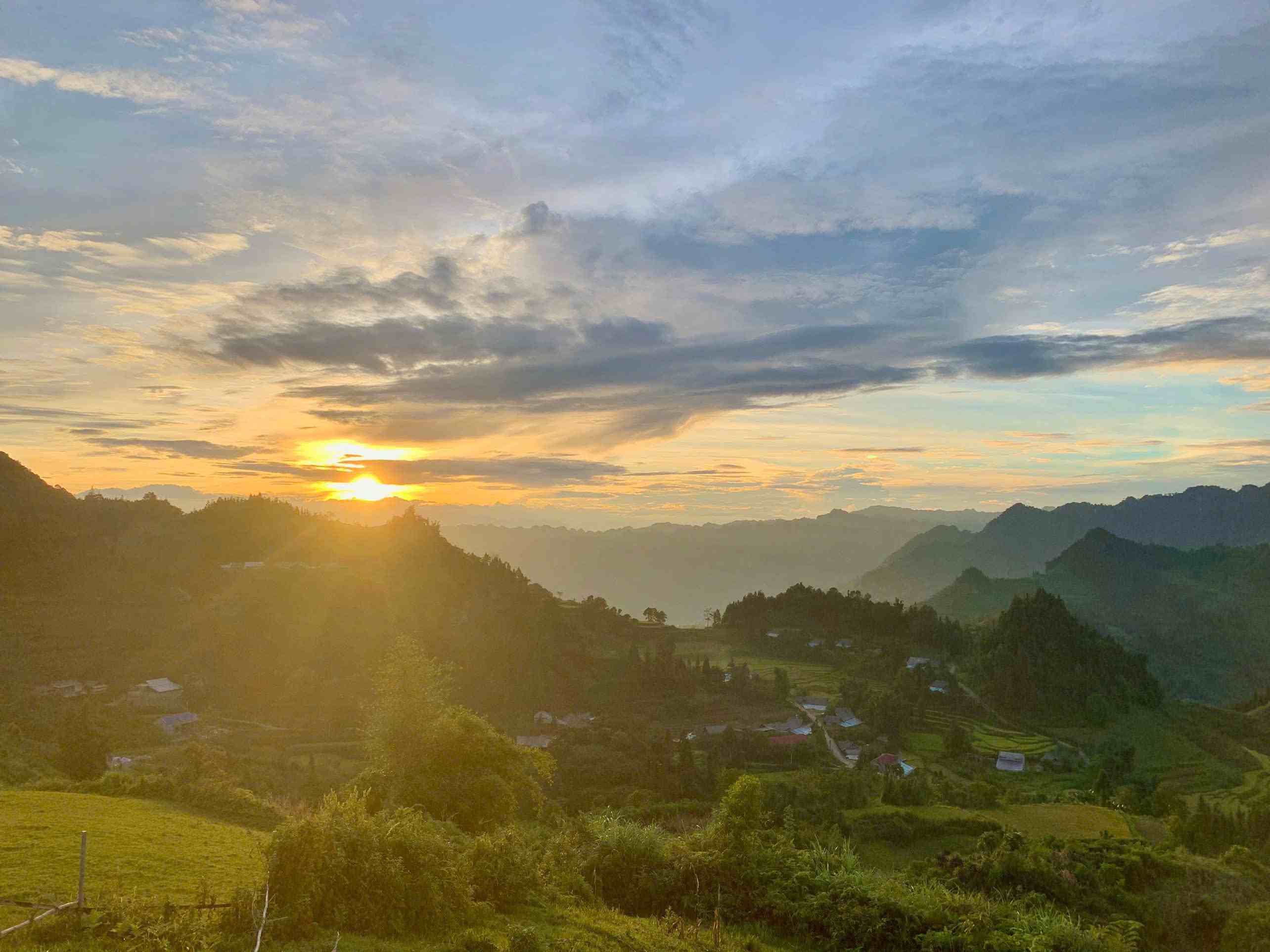 Dinh doi Ngai Thau o xa Na Hoi, huyen Bac Ha la dia diem co the san may, san hoang hon. Anh: Do Phuc