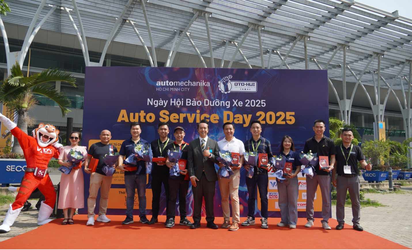 Taking place from June 19 to 21 in Ho Chi Minh City, the festival attracted hundreds of car owners to experience free car care services and update advanced car technology. Photo: Program organizers.