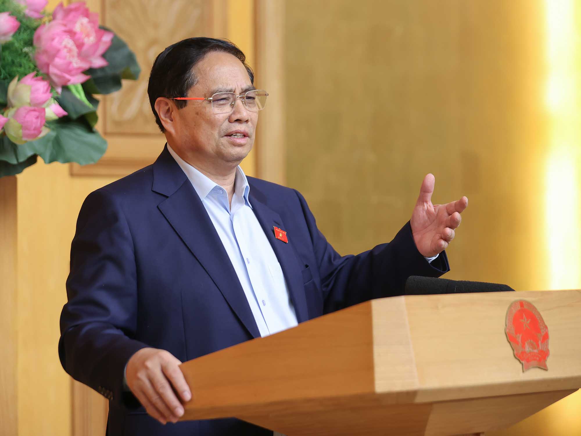 Miembro del Politburo y el primer ministro Pham Minh Chinh dijo que la exposicion debe representar el proceso de proteccion y construccion del pais durante 80 años. Foto: VGP/NHAT BAC