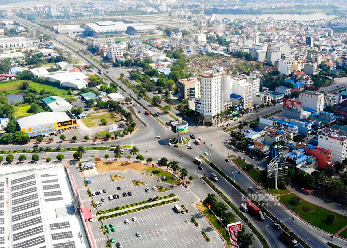 114 cadres are expected to be assigned to be secretaries and chairmen of communes and wards after the reorganization in Nam Dinh. Photo: Luong Ha