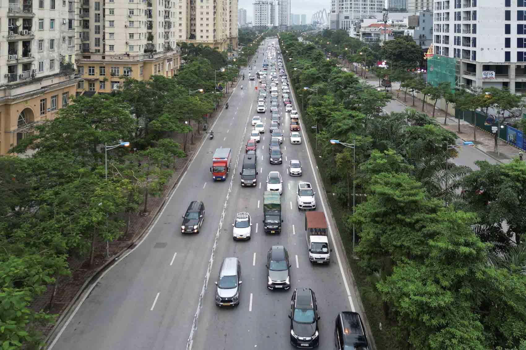 Traffic on Vo Chi Cong Street (Tay Ho District, Hanoi), afternoon of June 22. Photo: PV Group