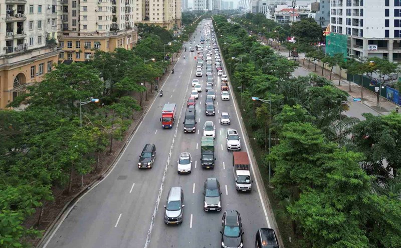Traffic on Vo Chi Cong Street (Tay Ho District, Hanoi), afternoon of June 22. Photo: PV Group