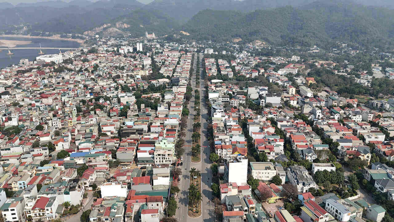 Thi truong bat dong san tai TP Hoa Binh co dau hieu chung lai truoc thoi diem sap nhap tinh. Anh: Minh Chuyen.