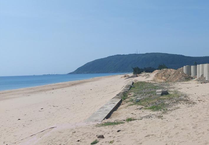 El area de la playa de Ky Nam Ward, Ky Anh Town, donde los pescadores fueron volcados. Foto: Tran Tuan