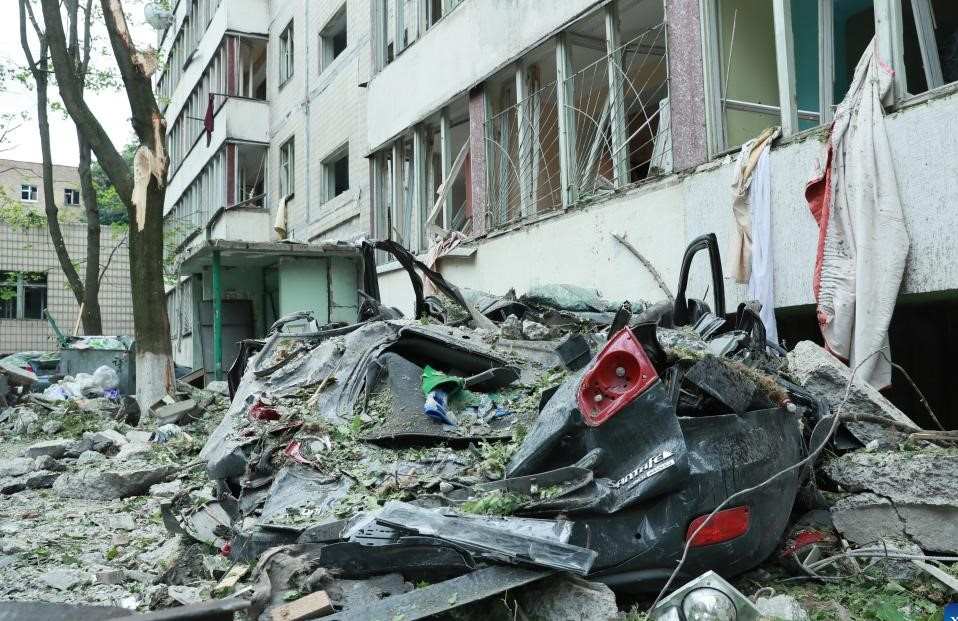 Un edificio fue destruido despues de un ataque de misiles rusos en Kiev, Ucrania, 17 de junio de 2025. Foto: Xinhua