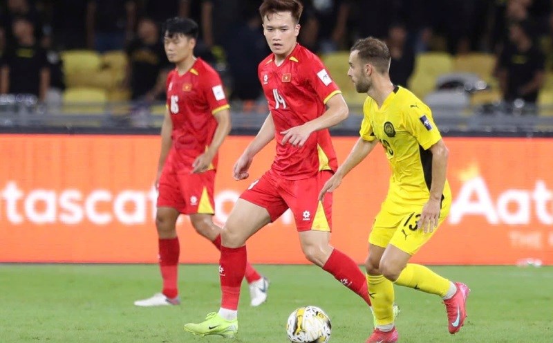 The position of the Malaysian team increased after a convincing 4-0 victory over the Vietnamese team. Photo: Tuan Huu