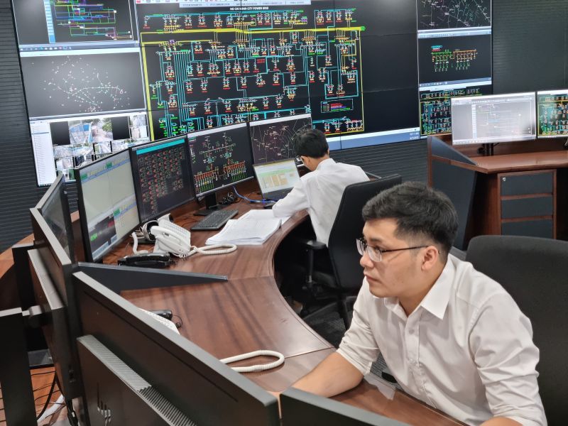 EVNHCMC la doanh nghiep tien phong trong ung dung cong nghe vao cac hoat dong cung cap, quan ly luoi dien. Anh: Nam Duong