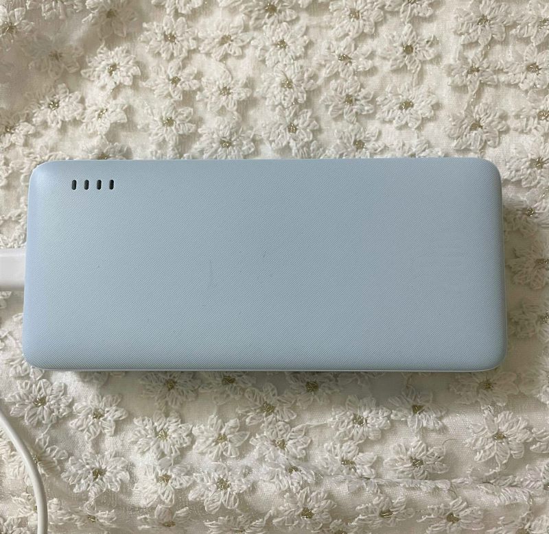 Things to note when using a backup charger. Photo: Mai Huong