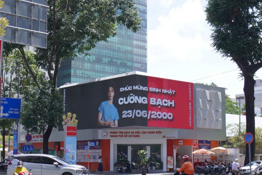 The LED board promoted by fans for Cuong Bach. Photo: FC Whiterose