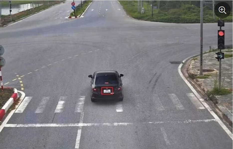 Los autos rojas a escala fueron castigados friamente en Bac Giang. Foto: Policia de Bac Giang
