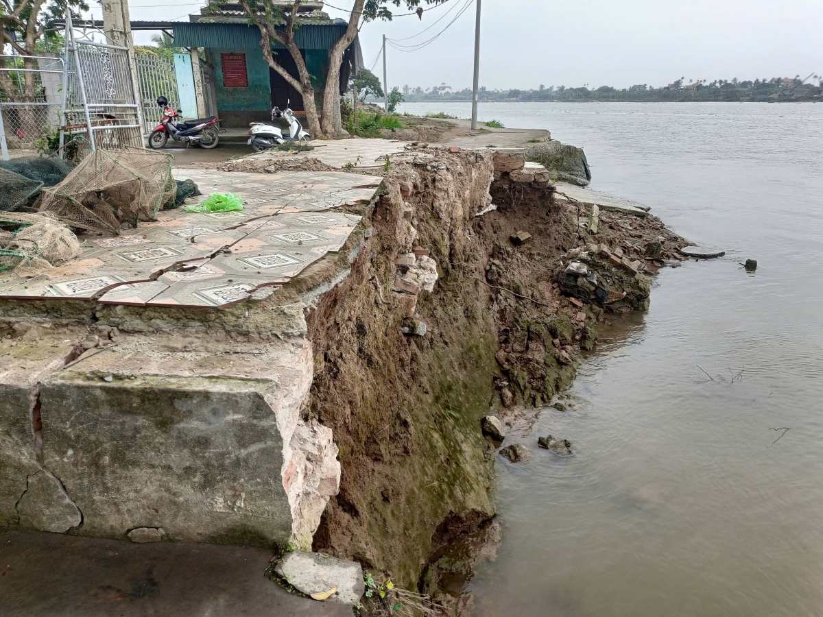 Do Quan fishing area, An Lao, Hai Phong has been eroded for the past 7 years. Photo: Mai Dung