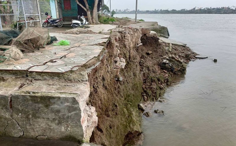 Do Quan fishing area, An Lao, Hai Phong has been eroded for the past 7 years. Photo: Mai Dung