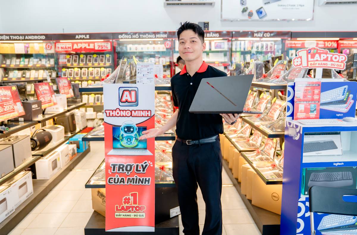 FPT Shop launches the campaign "New Bling Peak - Smart AI": Accompanying Gen Z to prepare for the new school year. Photo: FPT Shop